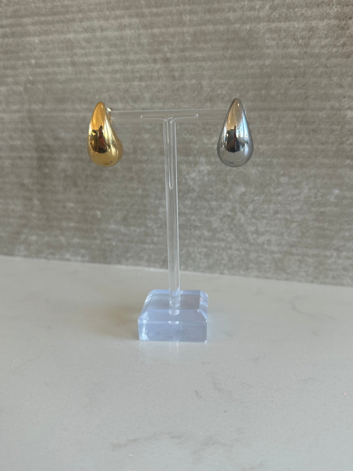 18k PLATED TEARDROP EARRINGS