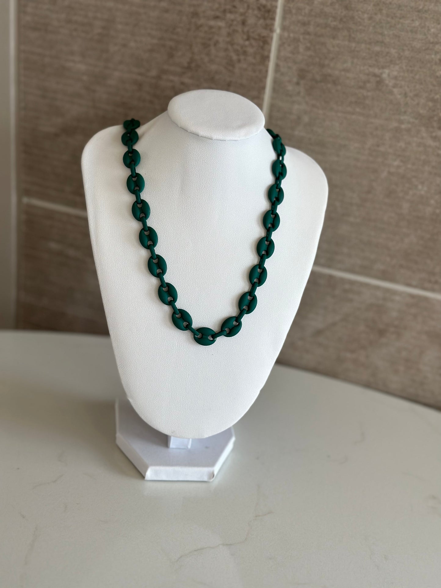 MATTE PIGNOSE NECKLACE