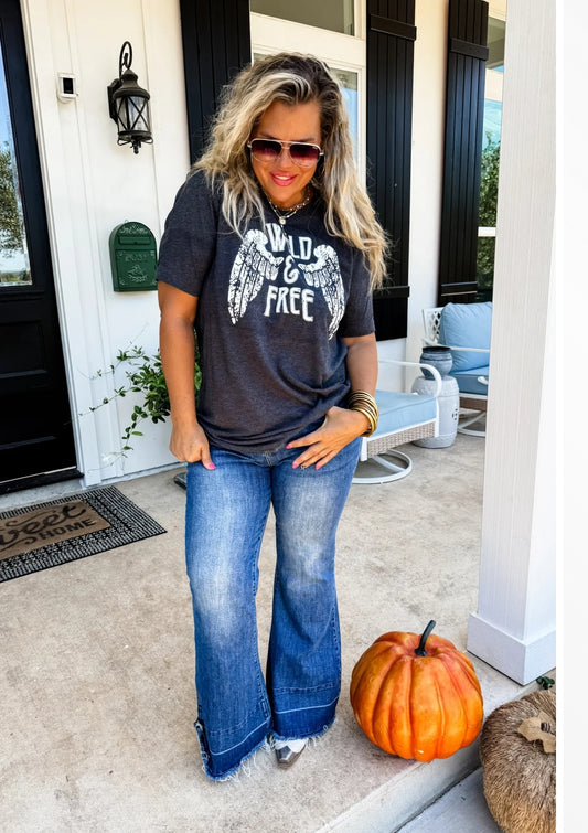WILD & FREE GRAPHIC TEE