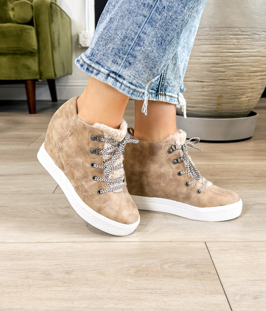 Tiburon Sneaker Wedge in Cream