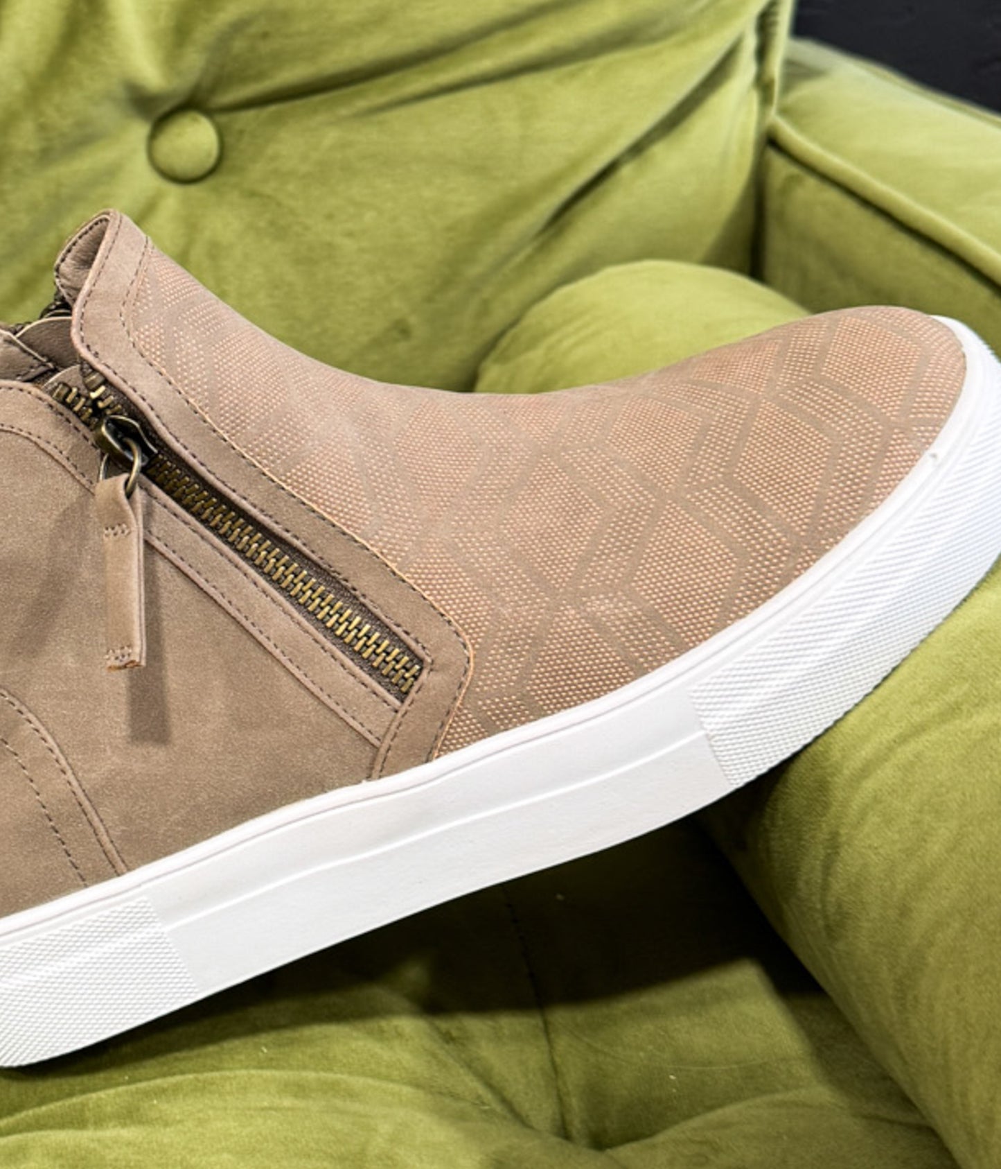 Tina Sneakers in Taupe